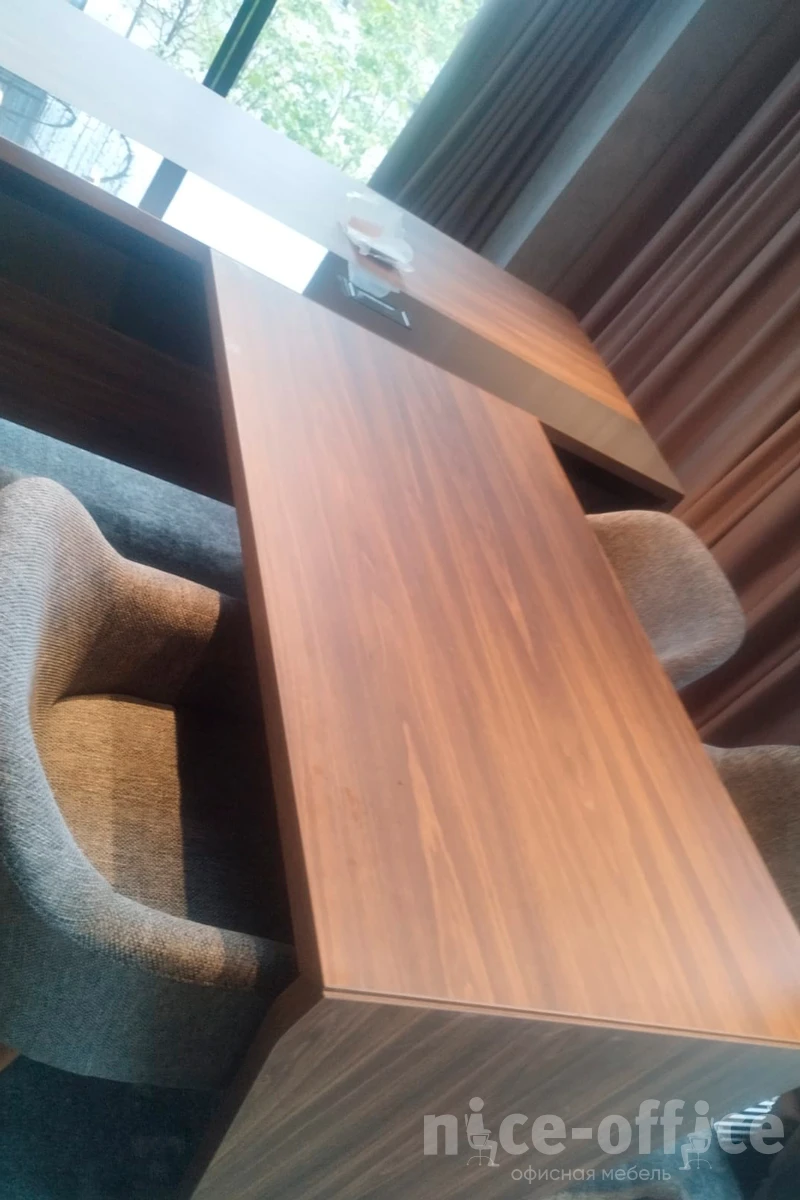 Стол для руководителя прямой без тумбы 180 Corner фото в интерьере 1